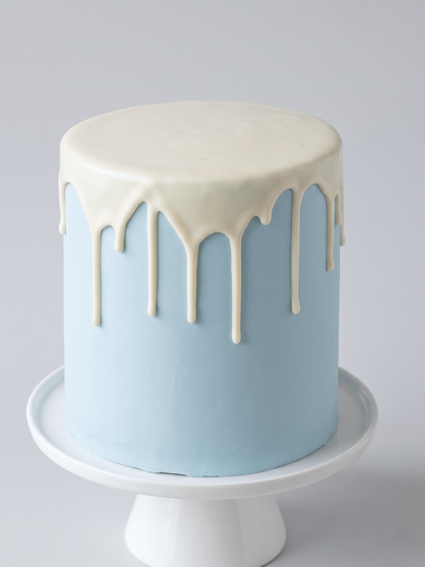 BA-081 Blue Cake with White Dripping
