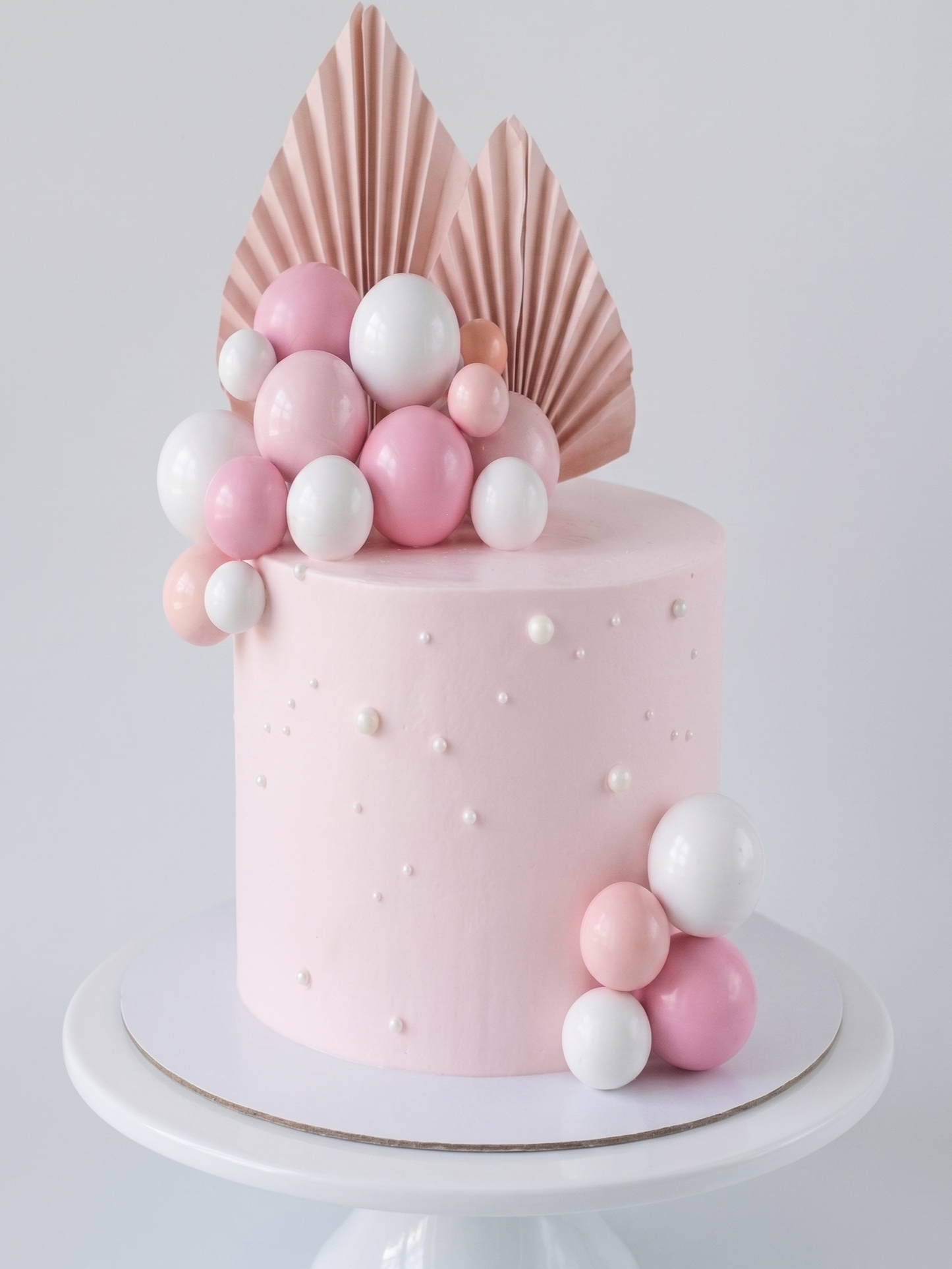 BA-113 Pink & White Sphere Cake