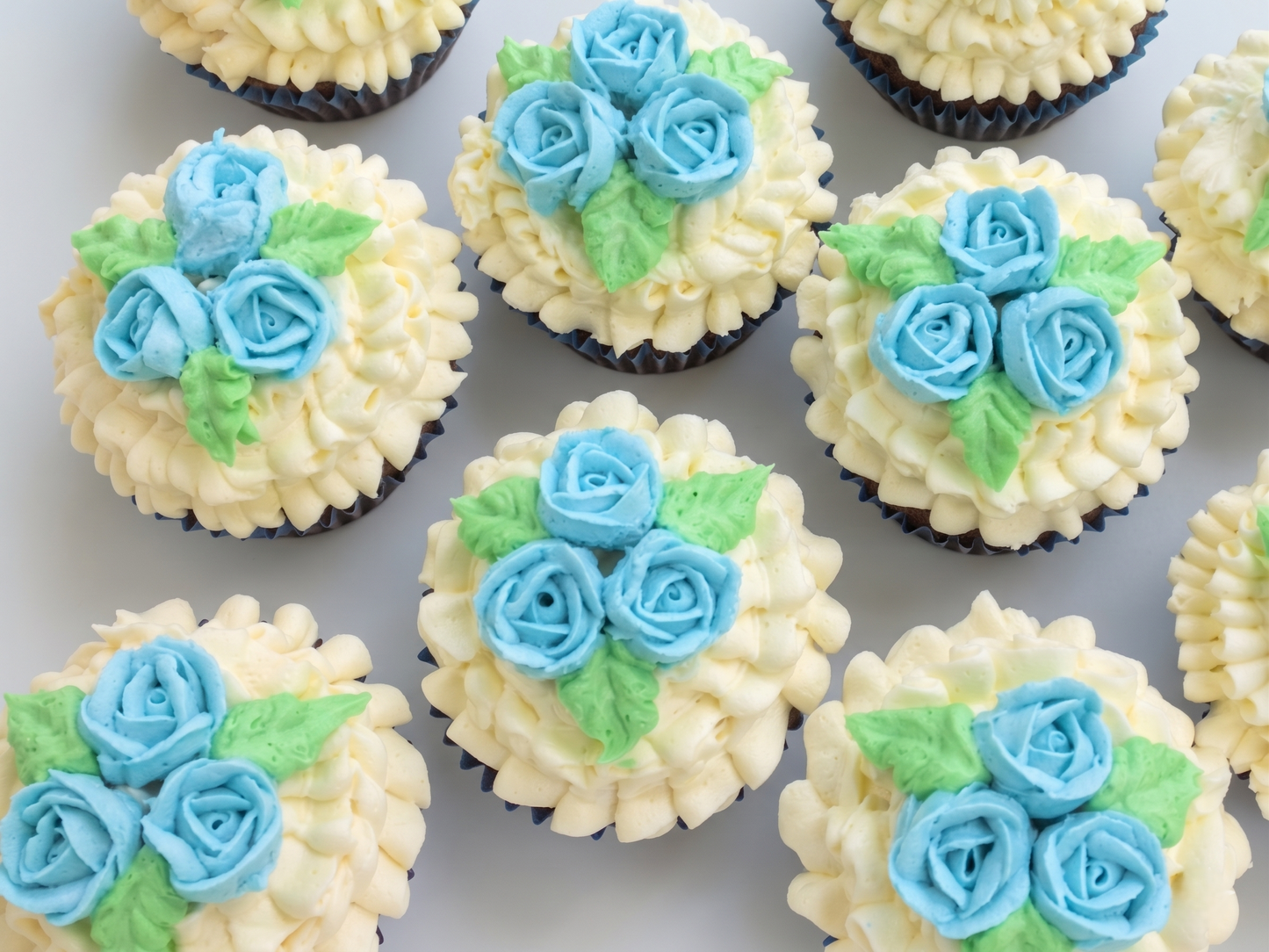 CP-208 Buttercream Roses #8 Cupcake